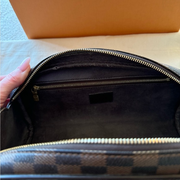 Louis Vuitton Dopp Kit Toilet Pouch - Picture 3 of 7